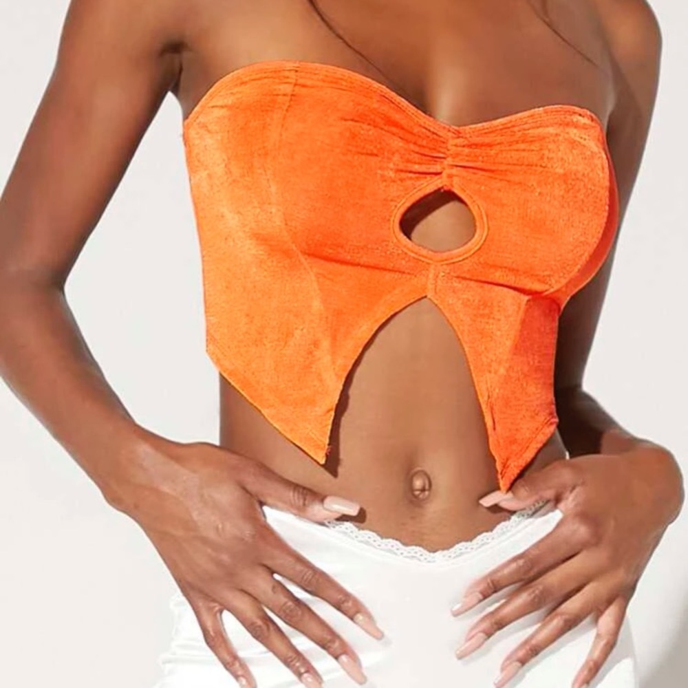 ⭐️ 3/$15 Hem Cutout Crop Top ⭐️